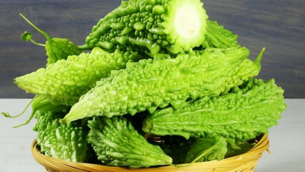Mướp đắng không chỉ là một loại thực phẩm giàu dinh dưỡng mà còn là một phương pháp tự nhiên hỗ trợ sức khỏe toàn diện. Từ việc cải thiện chức năng tiêu hóa, hệ miễn dịch đến nguy cơ mắc các bệnh lý, mướp đắng đã chứng minh được vai trò quan trọng trong chăm sóc sức khỏe hàng ngày. Việc kết hợp mướp đắng vào chế độ ăn uống hàng ngày không chỉ mang lại lợi ích cho sức khỏe mà còn giúp tạo ra những món ăn ngon miệng và bổ dưỡng. Hãy khám phá và tận dụng những lợi ích tuyệt vời mà mướp đắng mang lại để có cuộc sống khỏe mạnh và hạnh phúc hơn nhé!