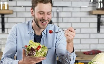 Trong bài viết này, chúng ta đã thảo luận về một số loại thực phẩm tự nhiên có khả năng cải thiện sinh lý nam giới. Những thực phẩm như trà xanh, rau hẹ, rau chân vịt, đậu bắp và nhiều loại rau củ khác không chỉ giàu chất dinh dưỡng mà còn chứa các hoạt chất hữu ích cho sức khỏe nam giới.