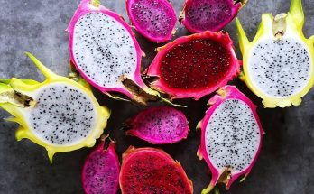 Thanh long được coi là một trong những siêu thực phẩm mới nhất; nó ít calo và nhiều chất sắt, vitamin C, sắt và magiê. Kết cấu và vị ngọt của trái cây khiến nó trở nên lý tưởng để sử dụng làm sinh tố và nước trái cây, và một số người thậm chí còn thích nó ở dạng khô như khoai tây chiên.