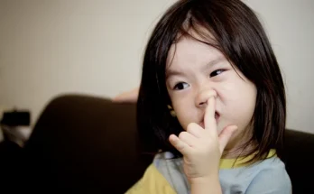 Việc trẻ ngoáy mũi thường xuyên không chỉ làm tổn thương các mô mao mạch trong hốc mũi mà còn có thể chảy máu do dùng lực quá mạnh.