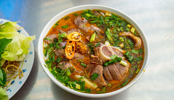 Người bị viêm dạ dày hoặc hội chứng dạ dày tá tràng không nên ăn bún, do bún được làm từ bột gạo, ngâm với nước trước khi làm khoảng một ngày để bột nở ra. Trong thời gian này xảy ra quá trình lên men của tinh bột, vì thế khi ăn dễ bị đầy hơi, chướng bụng, khó tiêu, hại dạ dày.