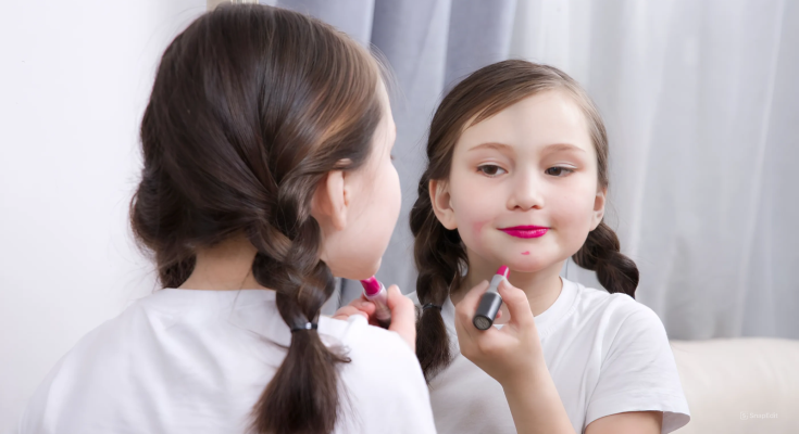 Dậy thì sớm là khi cơ thể trẻ bắt đầu thay đổi thành người trưởng thành (dậy thì) quá sớm. Khi dậy thì bắt đầu trước 8 tuổi ở bé gái và trước 9 tuổi ở bé trai, nó được coi là dậy thì sớm.